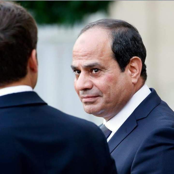 dshafikashor's tweet photo. سؤال بسيط للسيد ماكرون كم عدد من طالبت بخروجهم من السجن ممن وجهت لهم تهم ويحاكمون أمام العدالة ؟ 
سبب السؤال هو رغبة في قياس حجمهم بالمقارنة مع عدد سكان مصر .
لقد كان لدينا رئيس يمثل جماعة ارهابية كان لديه استعداد للتضحية بكام مليون من أجل الأهل والعشيرة . https://t.co/06h2kYBXhb