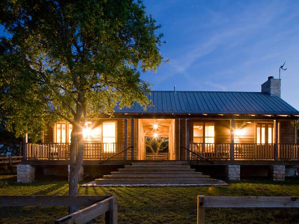 Who likes being tucked away at the Maurice's complex? We love the individual propane fire pits they each have. Enjoy looking up at the stars while you snuggle up next to your beloved surround by the warmth of the fire.