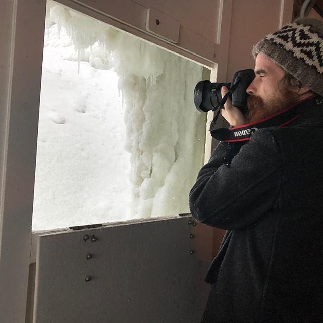 ClaytonGray109's tweet photo. Considering a career in ice safari photography. 👍? Or 👎? #pleasesayyes #winter #hamont #niagarafalls https://t.co/z5Qkpsvfkw https://t.co/uGCIectdze