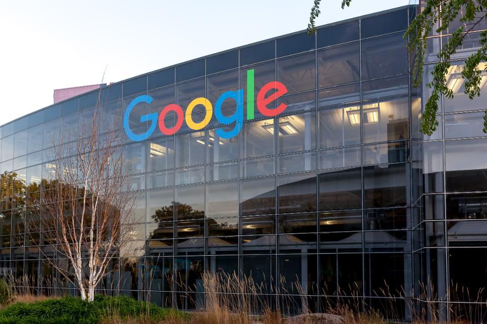 theunqpackaging's tweet photo. Google Will Never Be A Threat To Amazon's Retail Business Without A Major Change To Its Strategy https://t.co/QZrvUgZyFN @Google #amazon #retail #shopping https://t.co/WZscXFPsnI
