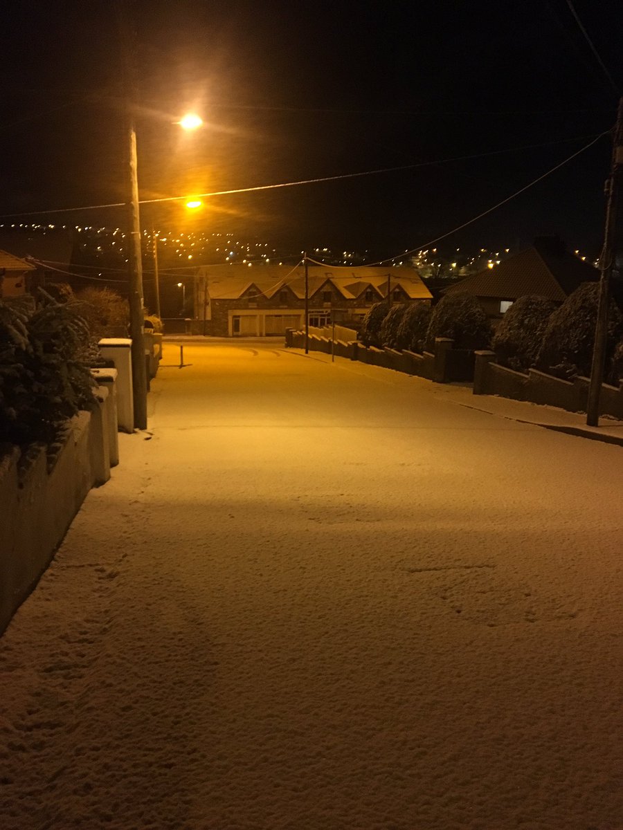 <a href="/KENNYTCORK/">KEN TOBIN #Corcaighabu</a> <a href="/CorkSafetyAlert/">Cork Safety Alerts</a> #Snowing #Cork Gordons Hill a Blanket of snow