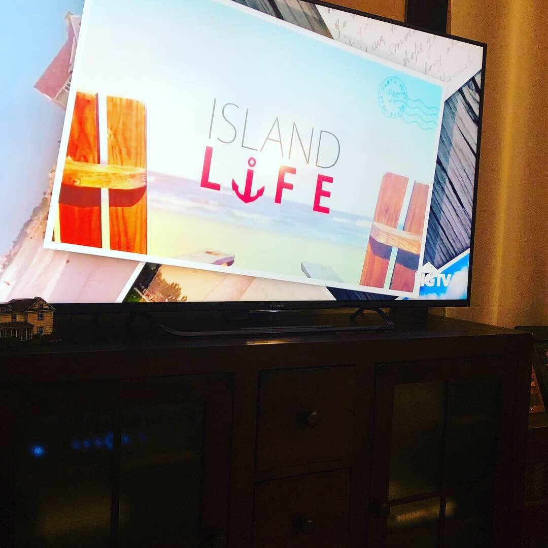 MomInPR's tweet photo. Pretending there’s not a deep freeze happening outside...@hgtv #IslandLife #staywarm https://t.co/XiEIdcZiWO