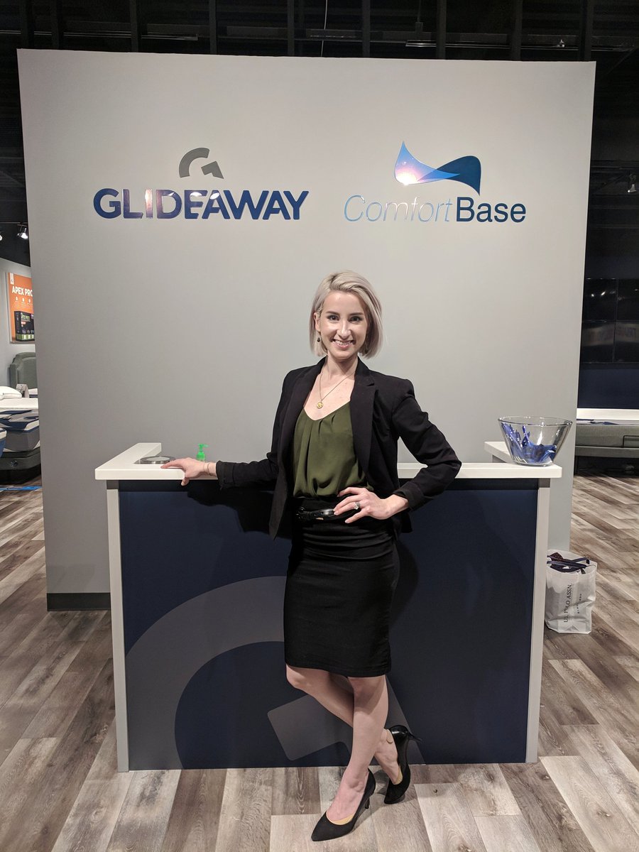 life_with_jelly's tweet photo. Vegas World Market week with a bunch of kind people. I'm always grateful to get new, good clients 🥰
#tradeshowmodel #glideaway #vegasworldmarket https://t.co/vHeKweGyAo