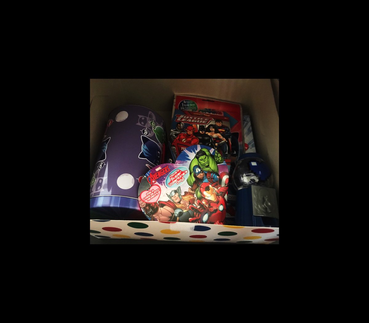 lnreigns's tweet photo. The Custom Valentines Day Gift Box has been a great success! 
Here’s a look at a Superhero gift box order. Inbox or email socialsllc@gmail.com to place an order 👊🏾⚡️💥 https://t.co/ITvFmF3RCA