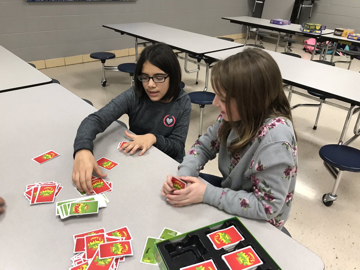 esgehring's tweet photo. Comprehension games on this cold reading club day! #readingfun @WISWillard https://t.co/oUUSayCNBD