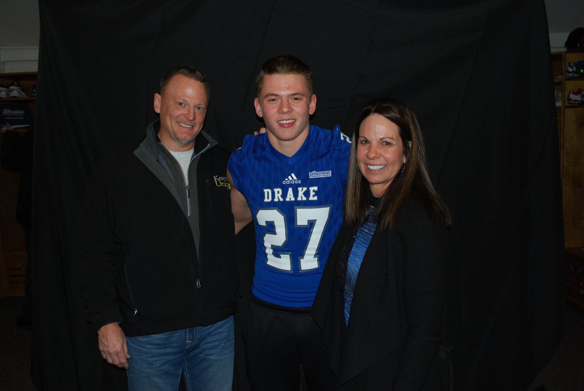 LindenHowe's tweet photo. Thankful for this recruiting process but excited to announce my commitment to Drake University! All glory to God! #bluecollar https://t.co/MX1pllA5Ve