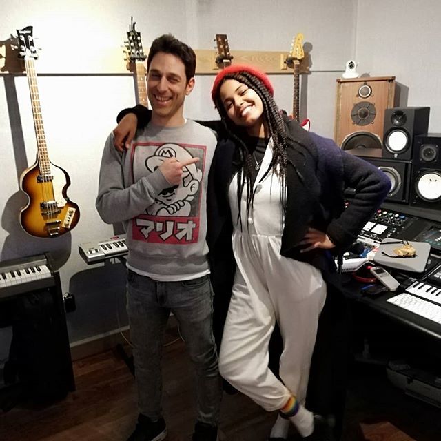 ThatGuyBeats's tweet photo. Natural born star. What an amazing voice Wowza @cony_yendry 🎤😁🙌🌠⭐🇩🇴🇮🇹 baci e abbracci
.
.
.
.
.
.
.
.
.
.
#yendry #music #london #denmarkstreetstudios #amazingvoices #amazingsinger #italy #dominicanrepublic #talent https://t.co/k13zhvqI0K https://t.co/Fho5QrLxhc