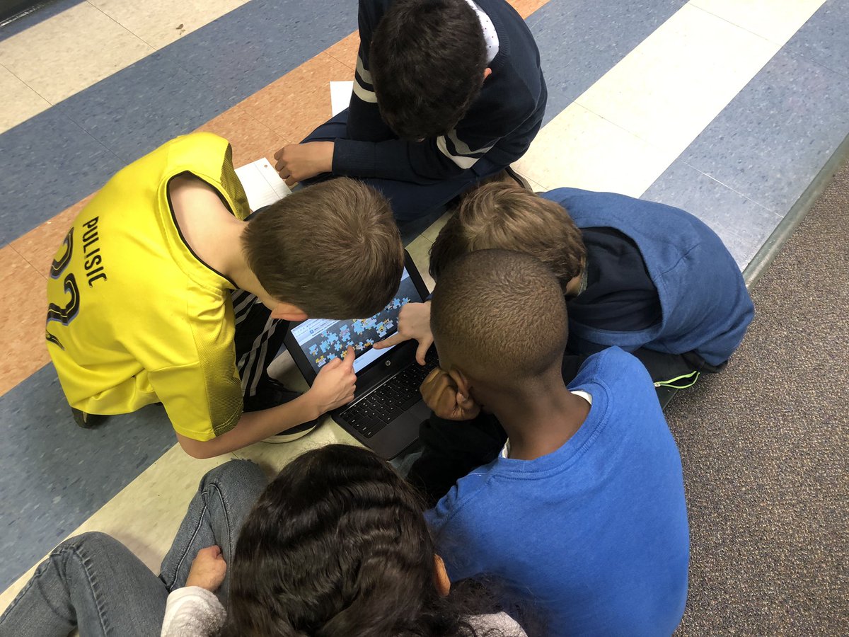 KenniaFuentes's tweet photo. Teamwork Makes the Dreamwork #mathEscapetheRoom #funMath @participate @5thJges @JeffreysGroveES https://t.co/flTnPTwWQb