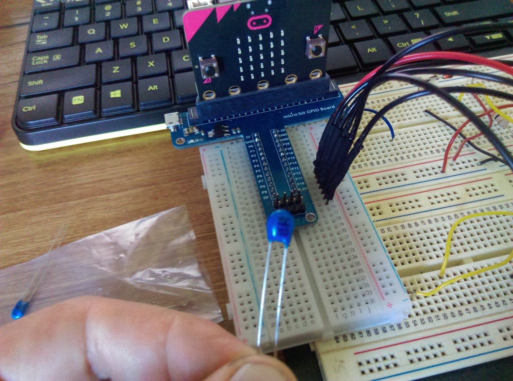 We are back after our summer break and working on a series about accurately measuring temperature with a thermistor and a #microbit 

As always, let us know what you or your students want to learn!