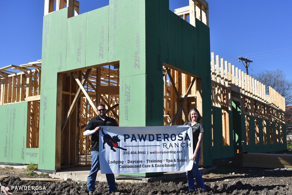 PawderosaRanch's tweet image. Can you believe that later this year this building will be full of wagging tails?! We can't wait to serve the pups of downtown San Antonio with the same pawsome care you've come to expect from the Ranch! #DogsOfSatx #DowntownSanAntonio #PawderosaRanch #DogFriendlySA