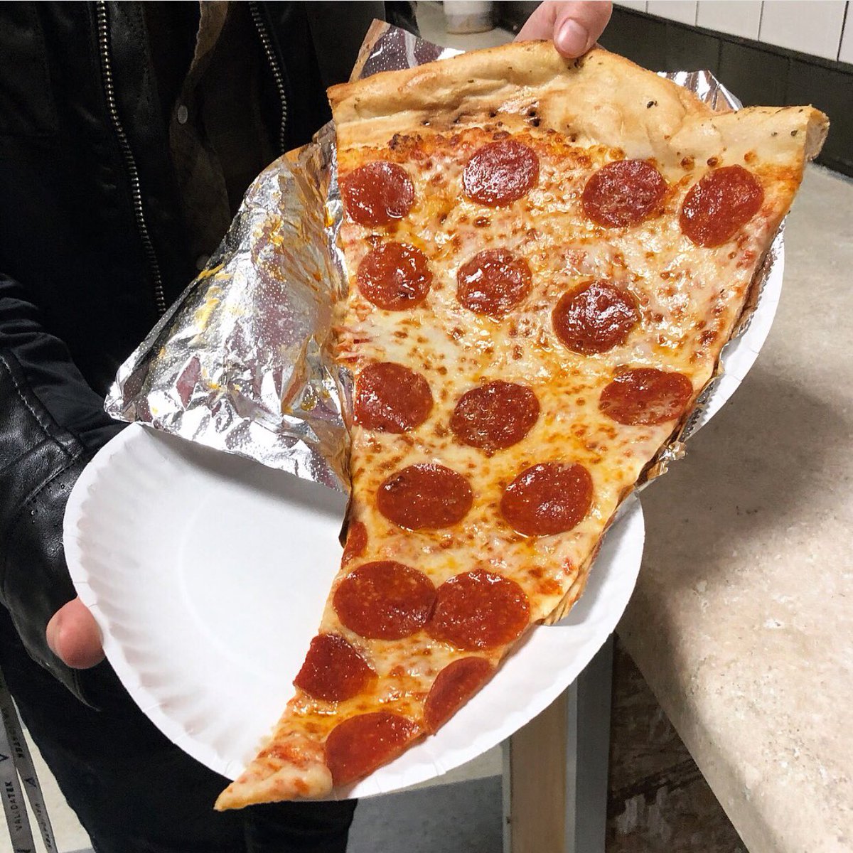 Power 106 What In The Costco Pizza Is Going On Here Your Friend Who Could Finish This Slice District Food Ig T Co 1m9lxu07dg