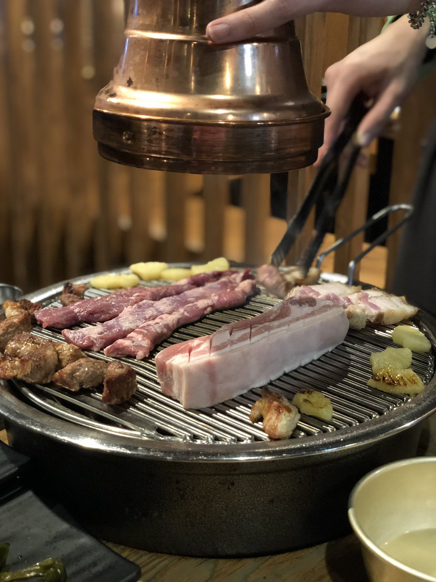 _suncream's tweet photo. ร้านนี้อร่อยราคาดี🥓 ย่างให้ด้วย🐽 ชอบมากเพราะมีสับปะรสให้มาตัดเลี่ยน และมี��มนู ข้าวผัดมันปู🤤 โปะมันปูมาแบบหนาๆไม่งกเลยด้วย🦀
📍jeju grill (มีหลายสาขาในโซล)

#รีวิวเกาหลี @Review_korea #อร่อยไปแดก #เที่ยวเกาหลี #รีวิวโซล https://t.co/UxjxU4IB4T