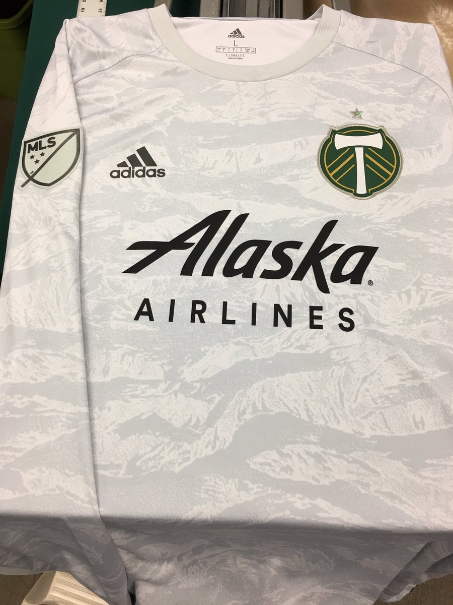 SUni31's tweet photo. If today’s the big kit debut let’s not forget the GKs. @Jeff_Attinella1 likes the black, I’m digging the blue. Pattern wraps around the back and sleeves too. https://t.co/ewscVISLzM