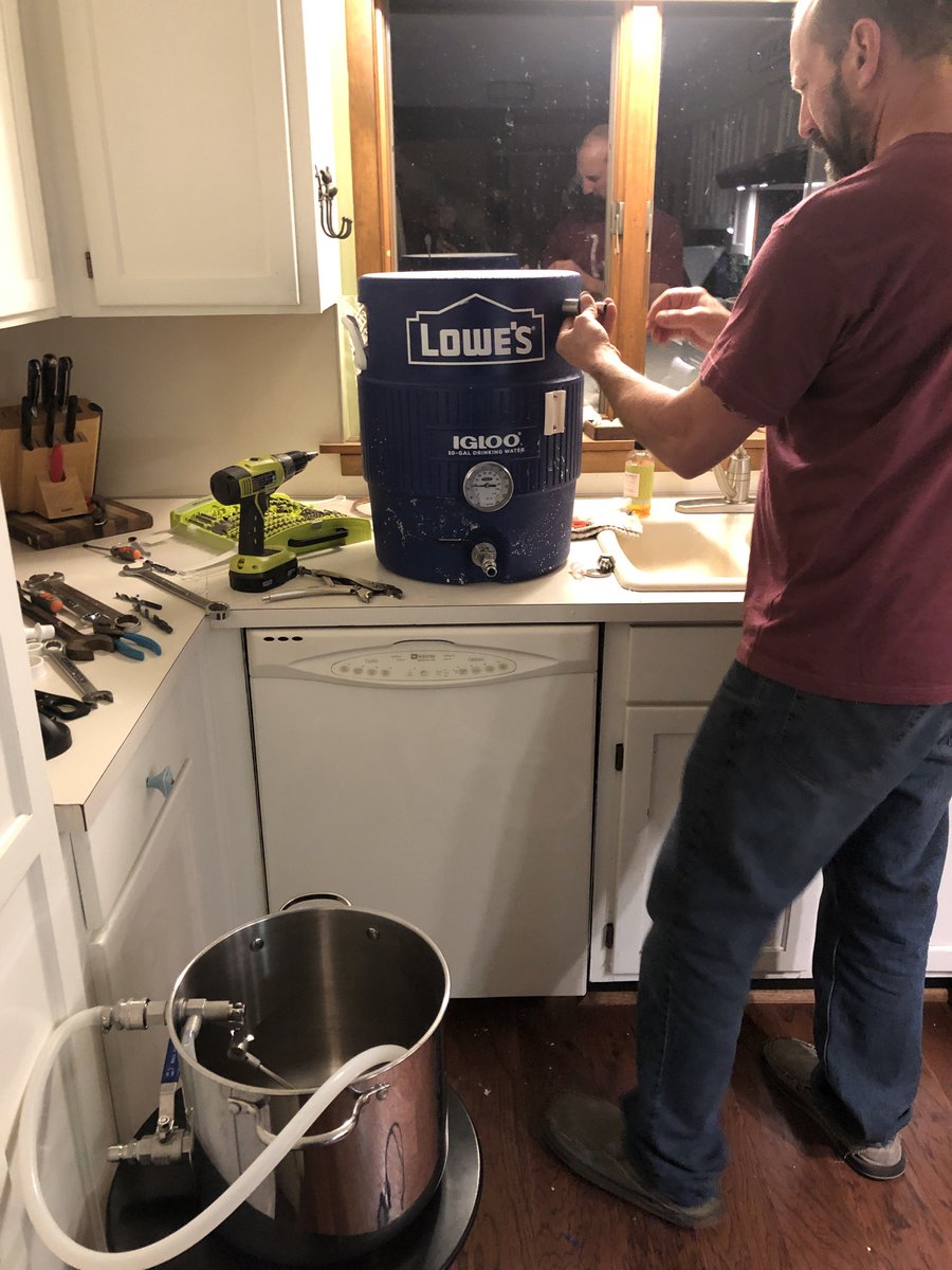 When your kitchen is transformed into a brewery. #homebrew #emergencymashtun #amber #polarvortex