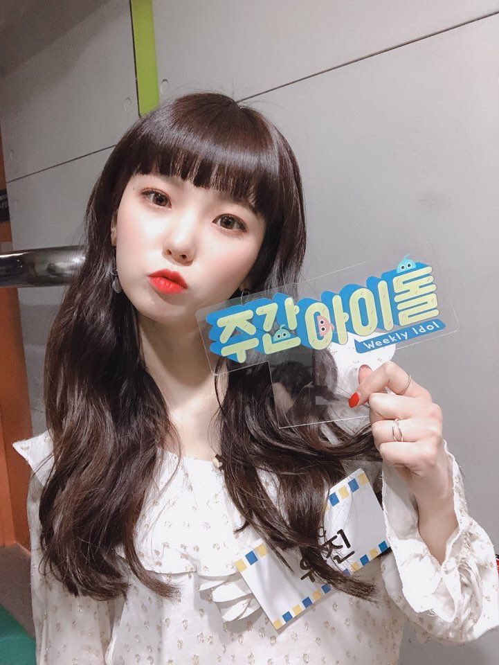 CRYS7YLE's tweet photo. #주간아이돌 #주간아 @mbcweeklyidol 
#CLC 96라인 셀카공개
금소니랑 승몽이랑 최토끼 보면은
기냥 행복지수 960% 충전 됨🥰
체셔들~ 다 알죠?

이번 주 수요일 오후 5시!
CLC 신곡 <No> 주간아에서
정말_리얼_지구_최초 공개💕본방사수 필수!

#오승희 #최유진 #장승연 #SORN
#장예은 #엘키 #권은빈 https://t.co/HUfKcdXSkr