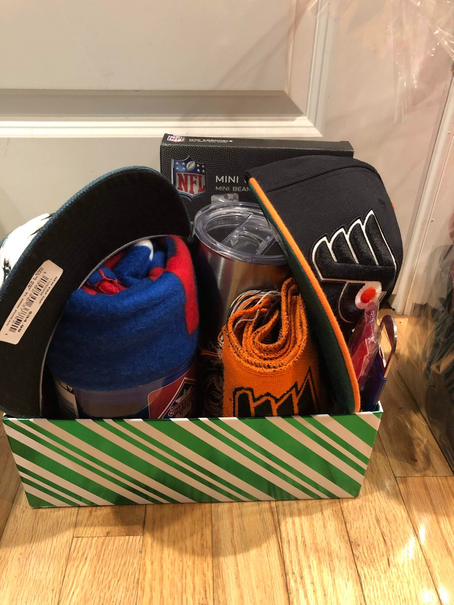 SAGA_Temple's tweet photo. RAFFLE PRIZES, TICKETS ARE ONLY $2 PER ENTRY!

"Ballin' On Broad" - 4 temple MBB tickets 🎟️
"Dominique's Physiques"- One Month of Full Body Workouts 🤸‍♀️
"Kardiak Arrest" - one 🆓 access pass
 PHILLY PHRESH - A PHILLY SPORTS BASKET ⚾️🏒🏈

RAFFLES LAST UNTIL FEBRUARY 1st! https://t.co/LmwZCQAPqg