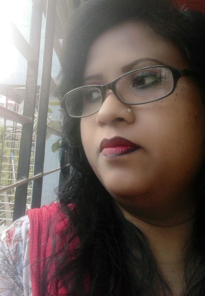 JuliHaque's tweet photo. ফেরাব না
জুলি হক

তোরে দেখি নাই কোন দিন
শুনি নাই কথা
তবু কেন তোর কারনে
প্রানে লাগে ব্যথা
অবহেলায় অভিমানে
যেখানেই যাস 
ভুমিতেই বেচে থাক
ভুমিতেই হাস
ভুমির ভিতরে ঢুকে যাবি
এ ভুল করিস না
সব জ্বালা সয়ে নেব
এ জ্বালা সইবে না
ফিরে আয় তারাতারি
দেরি করিস না
আর যাই করি আমি
তোরে ফেরাব না। https://t.co/VgW4lEyj34