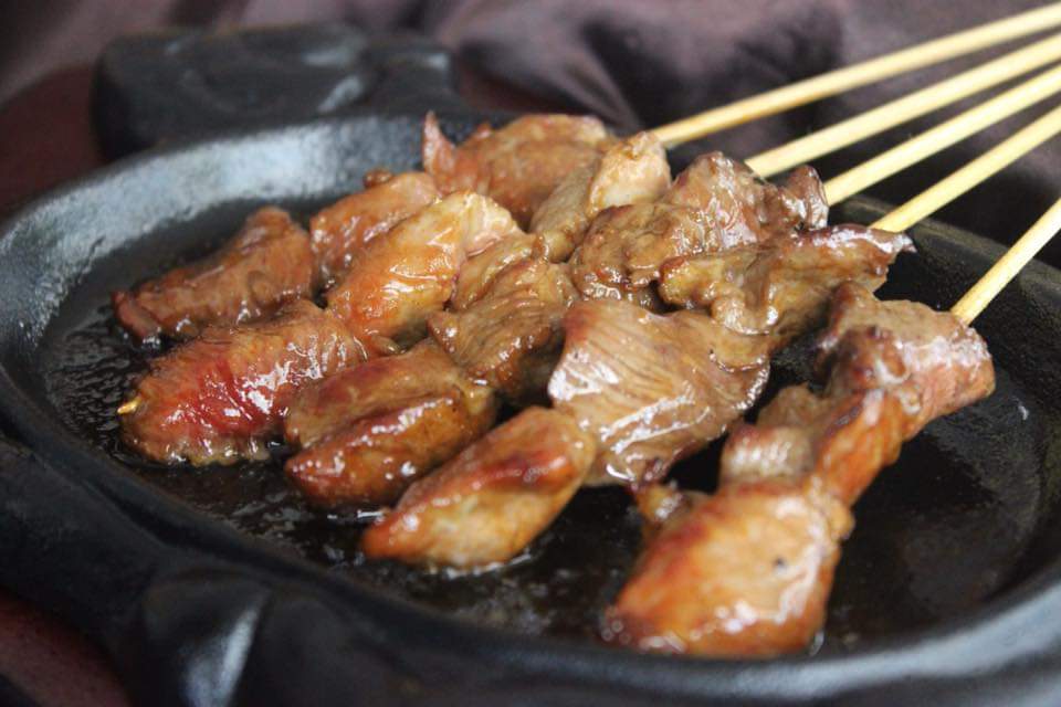 Di Koffietijd juga tersedia menu Sate Pak Kromo yang siap manjakan lidah &amp; bikin perut kenyang

Sate Pak Kromo diolah dari daging kambing muda, saat digigit rasanya empuk dan bumbunya yang meresap bikin lezatnya tiada tara

Sate Pak Kromo dagingnya gak pelit, rasanya selangit😱😍