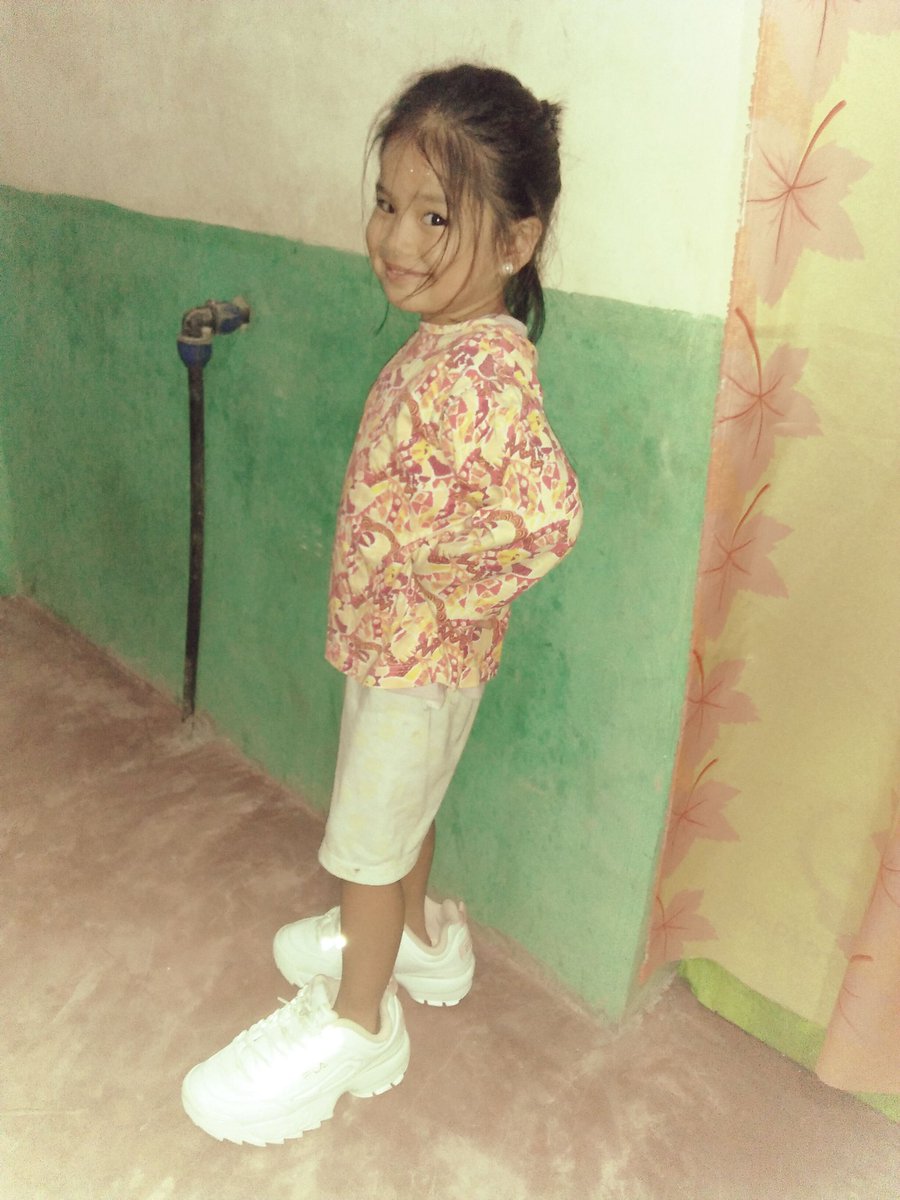Dieris5's tweet photo. Model sa FILA 👟😂
I love you CATHALEA ❤ https://t.co/ITRnkHlC1y