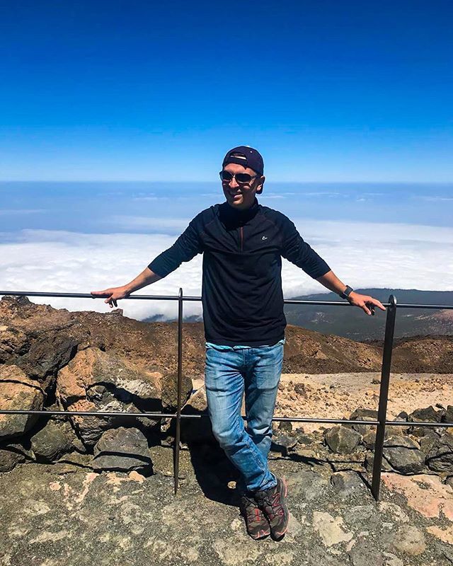 When above clouds.
.
.
.
.
#hikingtheglobe #allaboutadventures #hiketheworld #hikingeurope #traveleurope #travelmore @hikingtheglobe #spain #islascanarias #islascanariasoficial #tenerifetag #volcano #mountains #thediscoverer #liveoutdoors #timeoutsociety… bit.ly/2Bc2Awc