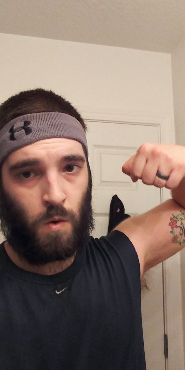 mbressler13's tweet photo. @annapickel week 2 day 2 was #CoreCardio. My beard is dripping. Almost a month since I missed a workout. https://t.co/cToZ988A5E