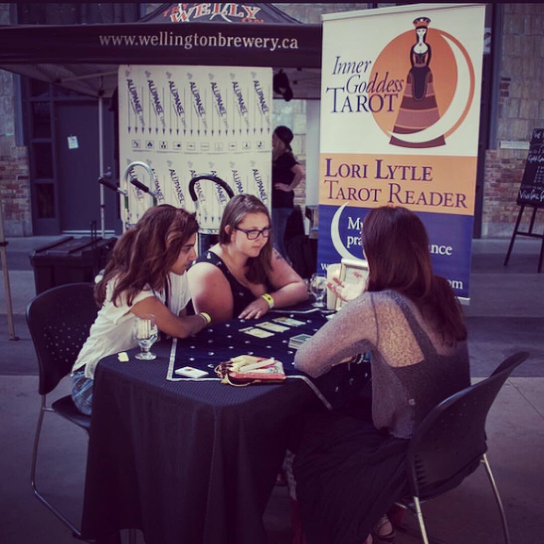 ladiesdrinkbeer's tweet photo. 🔮Thinking about the future?  Let Inner Goddess Tarot give you a hand! 🙏 She’ll be doing readings at #LadyBeerFest so see what the cards have in store for you! ✨ 
📸 @rox_nazarowicz @ #ladybeerfest6

Tickets are going fast! 🎟 Link in pinned tweet 🥳

#ladiesdrinkbeer #tarot https://t.co/Sidp44dnOm