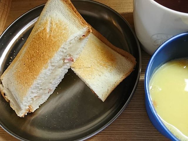takephoto's tweet photo. #ホットサンド
#sandwich #creamypotatodip #knorr #cupsoup #tea #teaathome #nitto #cooking #instafood #lunch #mealathome #ランチ #昼ご飯 #昼飯 #おうちごはん #自宅飯 #男飯 #料理 #料理男子 #料理好きな人と繋がりたい https://t.co/VrUgNGyzBo https://t.co/9FStoeQ9ju