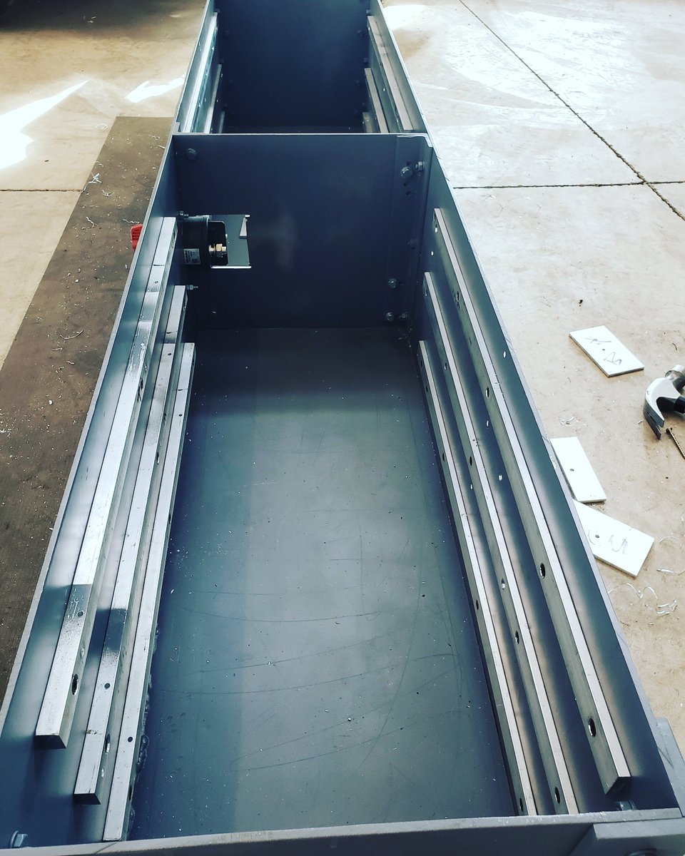SolarrollaEV's tweet image. Got the shelves in the battery box for the @redfoo build...
#solarrolla #redfoo