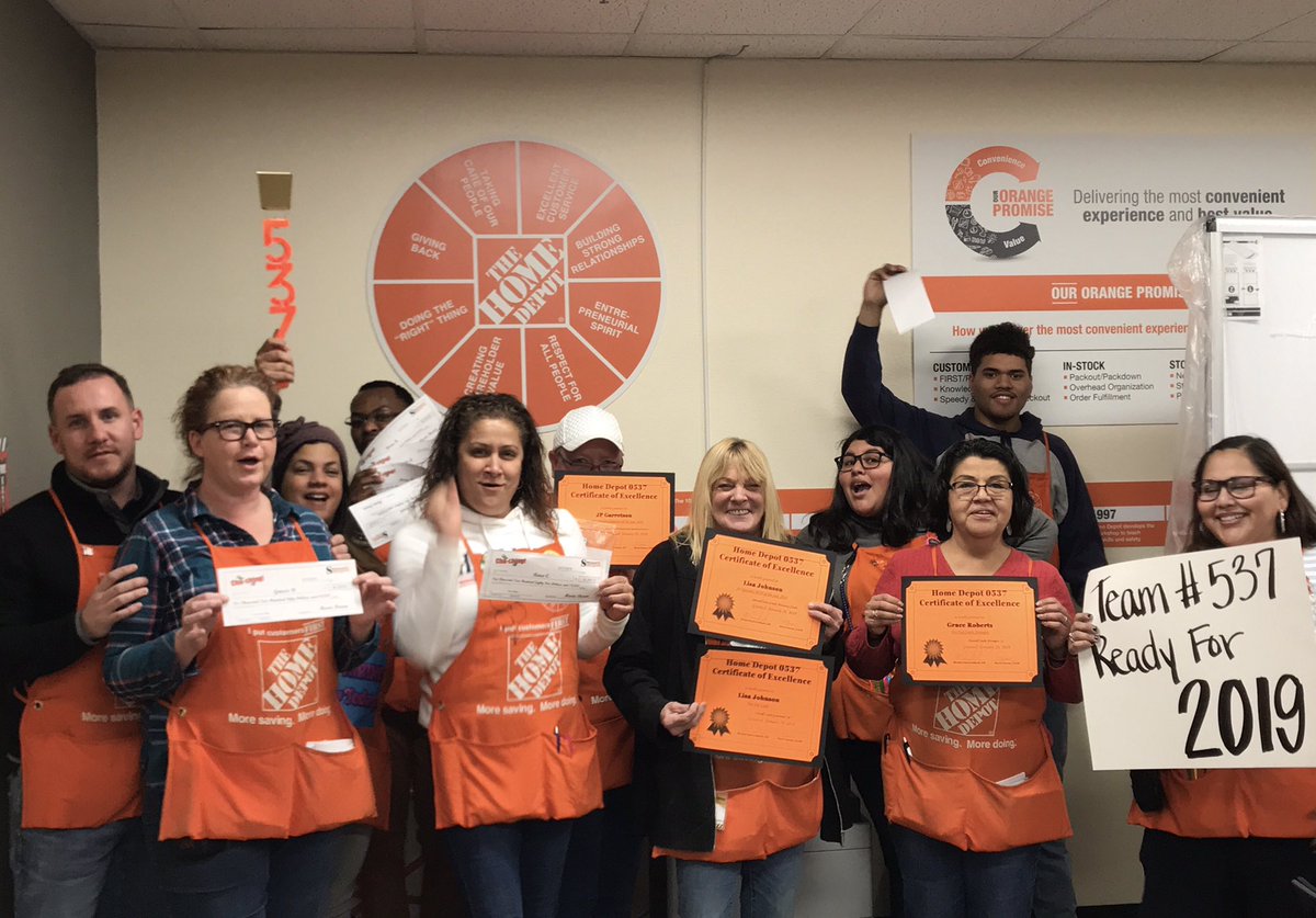 m_ignacia_29's tweet photo. Lots of Fun, Learning &amp; Recognition in our last Specialty Tuesday of the year! Team 537 is fired up &amp; ready for 2019!!😆😊😁🚂🚂#GetonthePIPELINEEXPRESS @Carrol_Craig14 @shane_home @MichaelQHD https://t.co/yaiM4BiPWM
