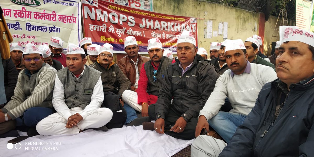 jharotef's tweet image. जंतर मंतर पर प्रदर्शन करते हुए झारखंड की टीम।
#OneMissionOldPension #हमारा_भी_सुनिए_श्रीमान_पेंशन_है_हमारा_स्वाभिमान @vijaykbandhu  @NmopsInd @NmopsF @News18UP @Mahabahas @PMOIndia @cmojhr @BJP4India @INCIndia @JmmJharkhand @Aamitabh2 @ndtv @News18Jharkhand @ETVJharkhand