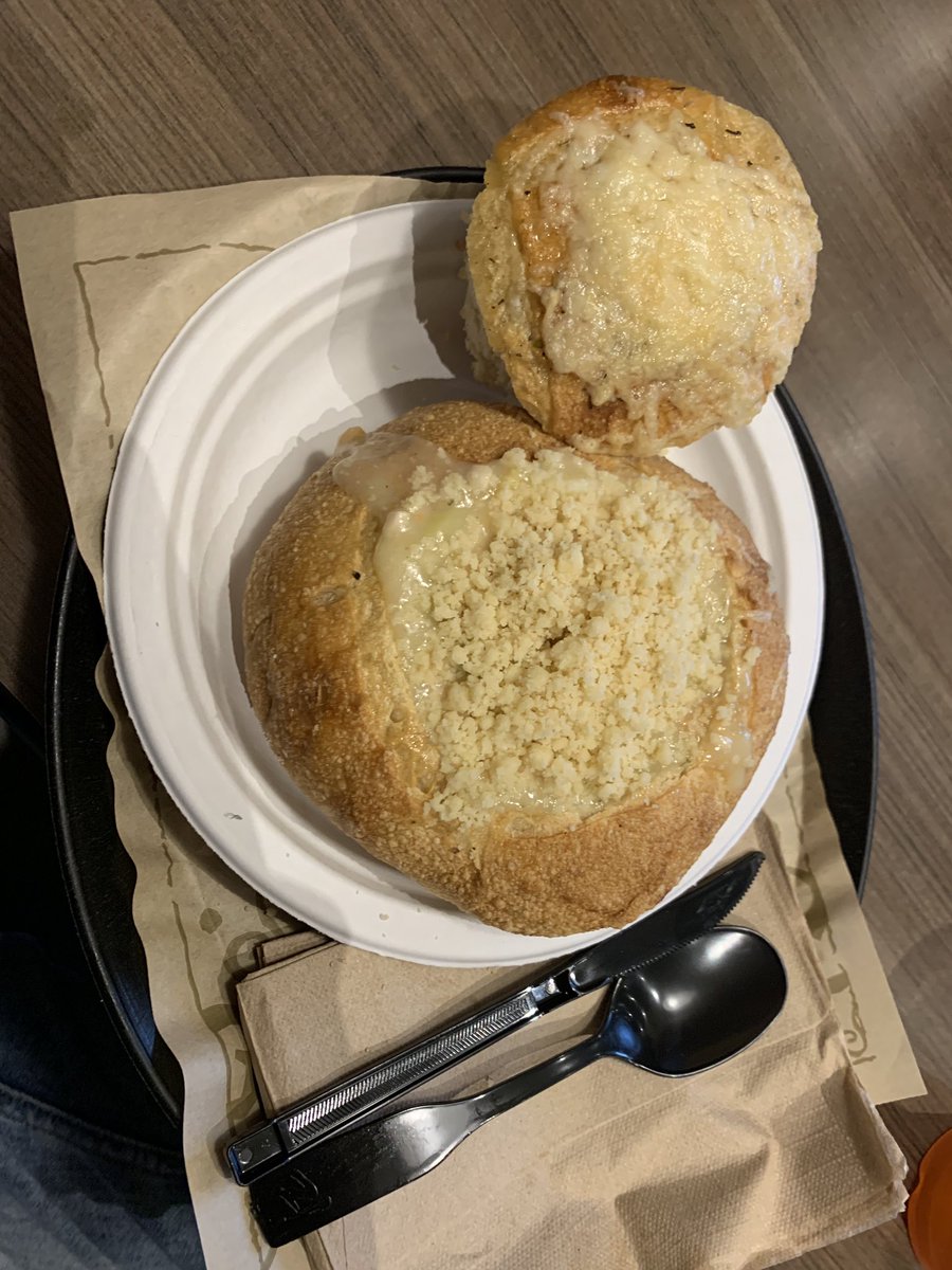 kyleversatile's tweet photo. A chicken pot pie galic Parmesan topped bread bowl that I had for lunch today, it was to delicious not to share! #Zoup #Lunch #Soup #Bread #Bowl #Carbs #iLoveCarbs https://t.co/GJypqeyypj