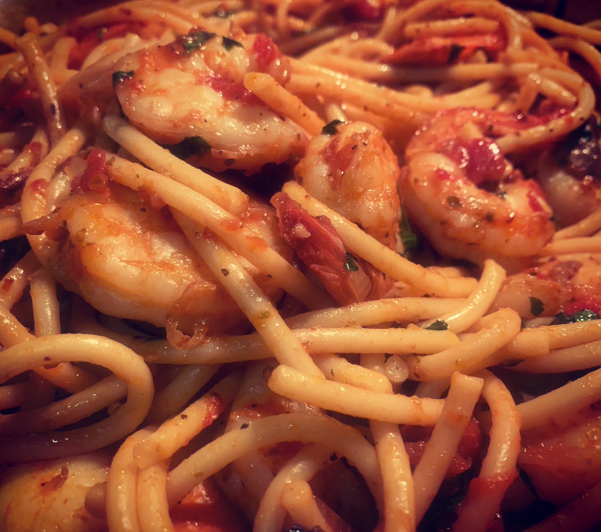 #shrimpfradiavolo with shallots + mushrooms 🍄 w #bucatini #pasta #food #foodie #homecooking #nyccooks #homechef