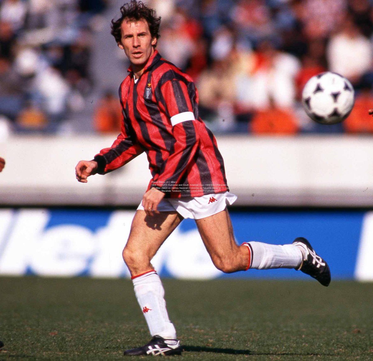 galdeblæren regulere Malawi tphoto on Twitter: "Franco Baresi (AC Milan) 1989 TOYOTA European and South  American Cup (1989 Intercontinental Cup) AC Milan (Italy) vs Atlético  Nacional (Colombia) at Tokyo in Japan on 17 Dec 1989