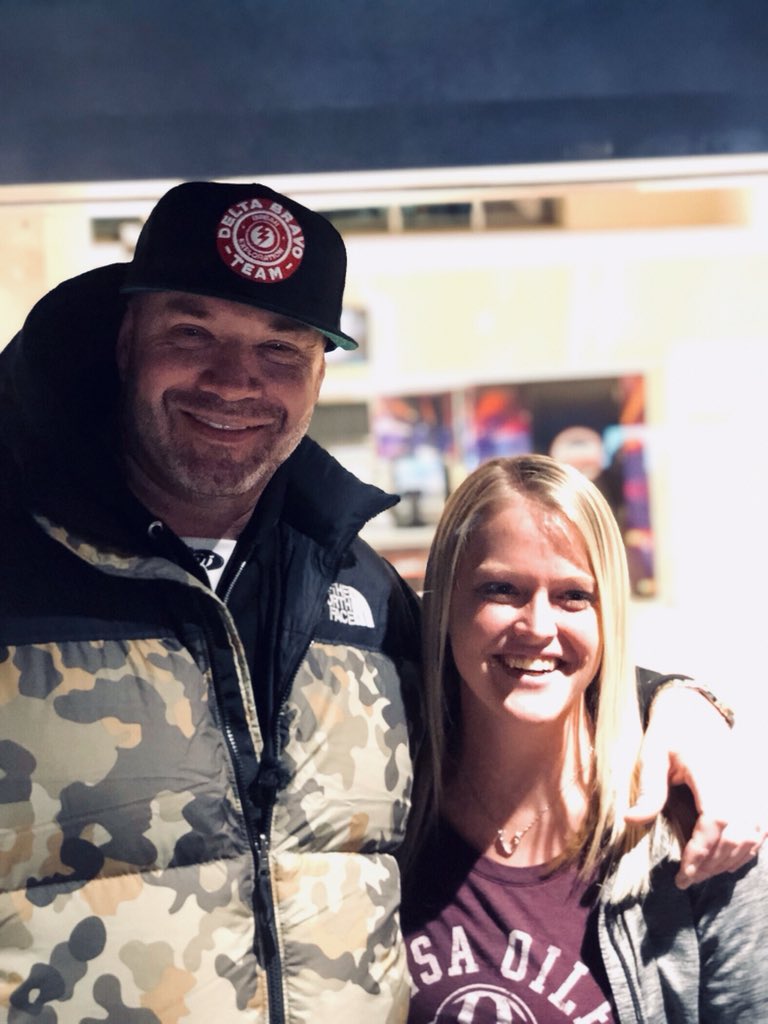 scc9190's tweet photo. Didn’t know who he was at the time...BUT got to meet Danny Boy O’Connor from House of Pain at the Oiler’s hockey game! https://t.co/cXr0jXKFRy