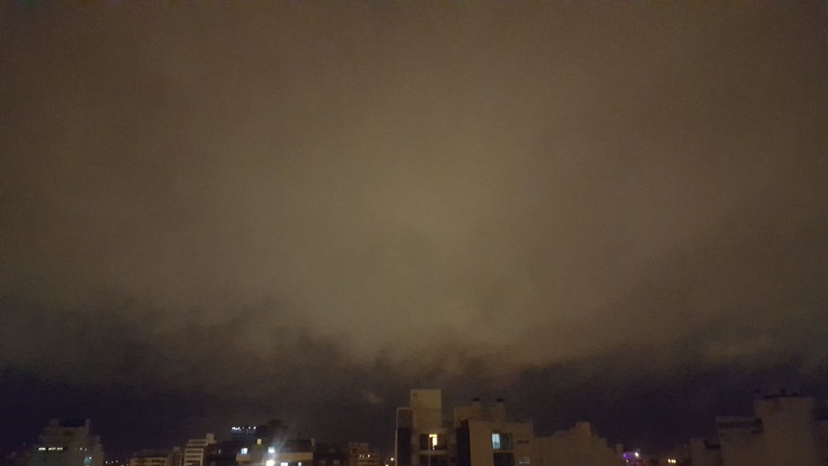 bailarvolar's tweet photo. Tu gracia me emvuelve en la oscuridad. no te asusta nada, vos mirás mas profundo. https://t.co/Kv93XbJgkc