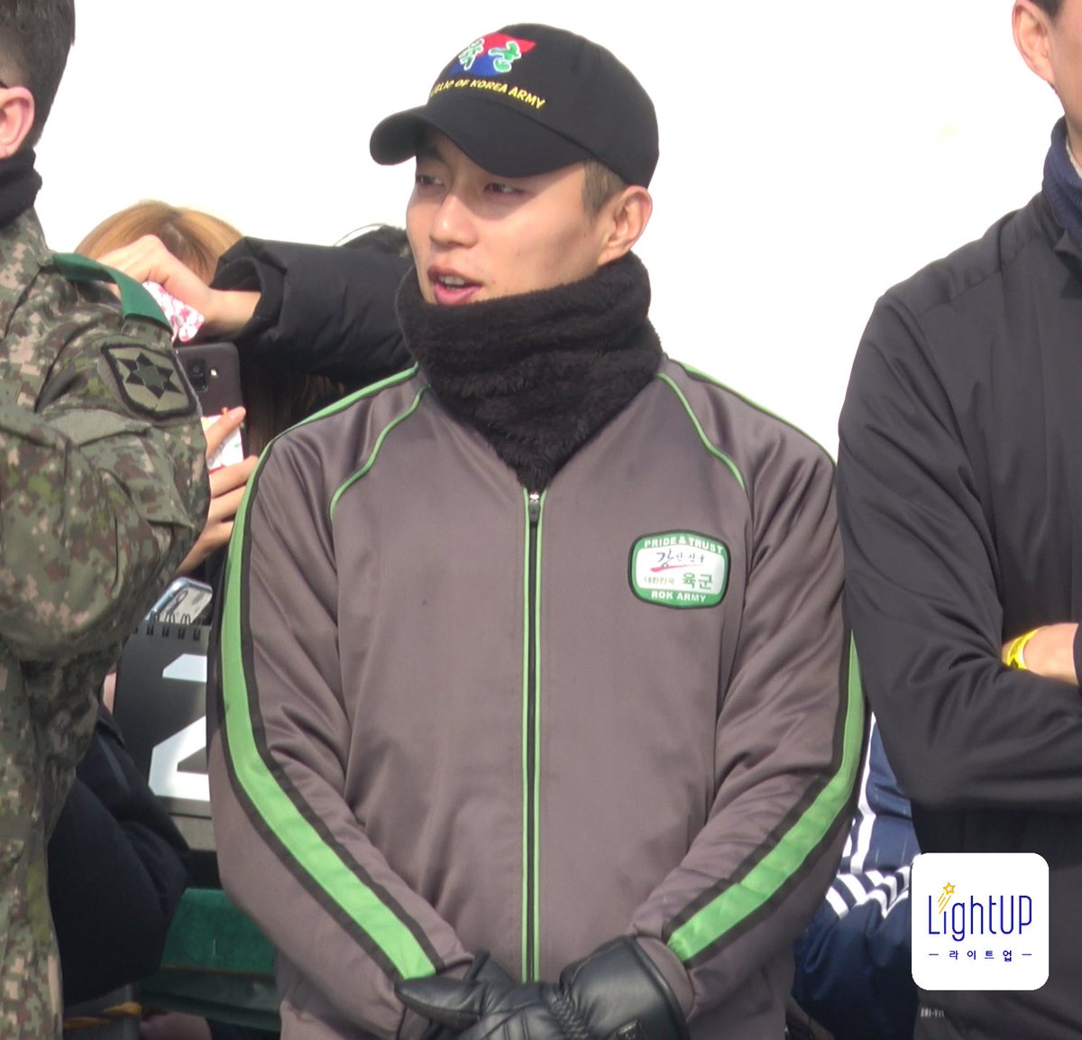 LightUP_HL's tweet photo. 190130 인제빙어축제 #하이라이트 #윤두준 #두준 https://t.co/FbLWnRxiez