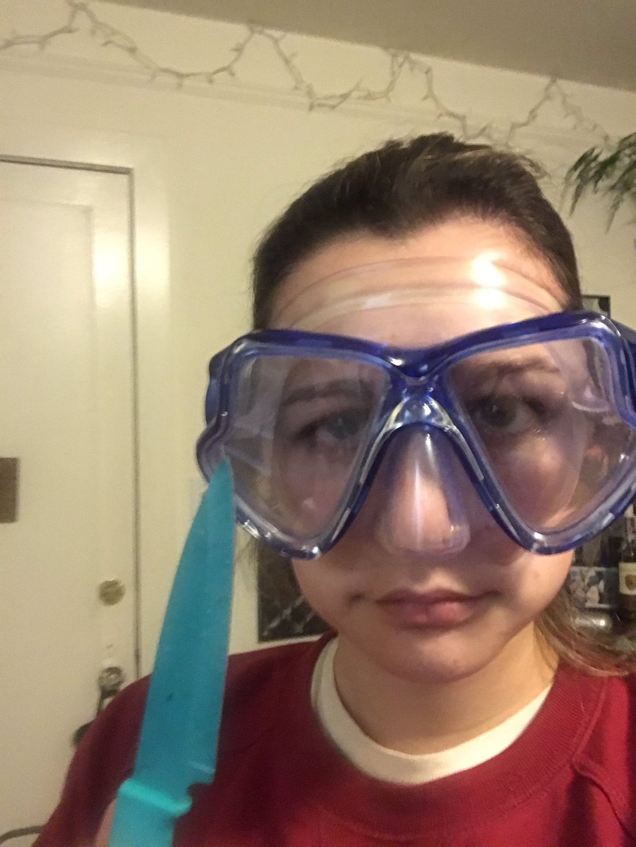 NattyJ_Ice's tweet photo. Me, bouts to chop some onions and show em who’s boss (while showing no weakness) https://t.co/MI9jgIq8sB