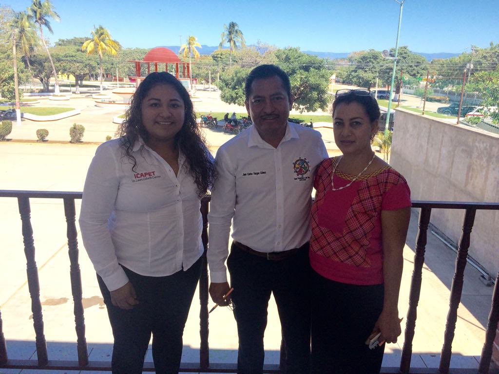 lalizcuevas's tweet photo. ✍️Reunión con municipes de 
#Zanatepec Lic. Adelma Nuñez #SanFranciscoDelMar Ing. Juan Carlos Vargas. #ReformadePineda Lic. Aracely Garcia. #SantaMaríaXadani Lic. Oscar Guerra. Quienes beneficiarán a su ciudadanía con cursos del #ICAPET💯

@alejandromurat @IvetteMurat @paco https://t.co/UXCGirYB05