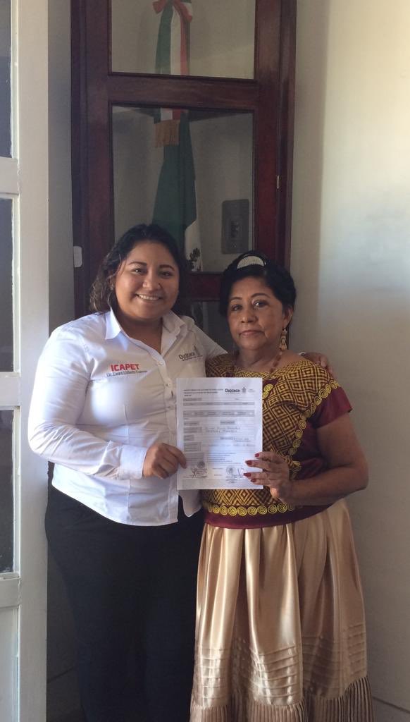 lalizcuevas's tweet photo. ✍️Reunión con municipes de 
#Zanatepec Lic. Adelma Nuñez #SanFranciscoDelMar Ing. Juan Carlos Vargas. #ReformadePineda Lic. Aracely Garcia. #SantaMaríaXadani Lic. Oscar Guerra. Quienes beneficiarán a su ciudadanía con cursos del #ICAPET💯

@alejandromurat @IvetteMurat @paco https://t.co/UXCGirYB05