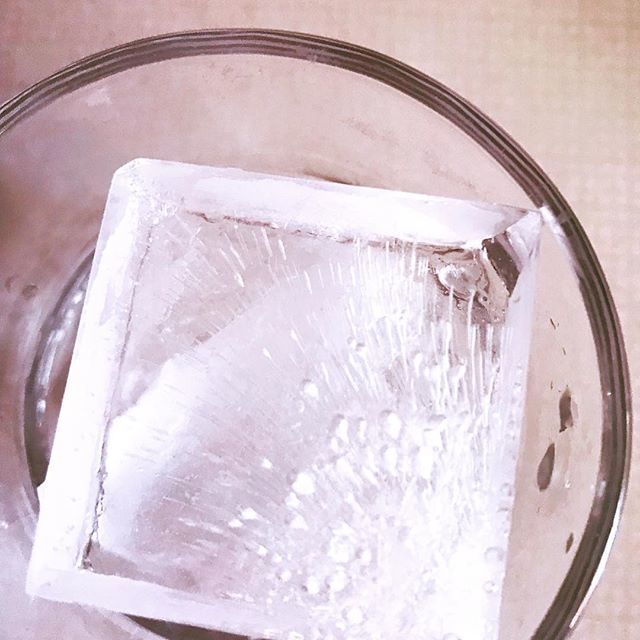 allaboutthegin's tweet photo. My quest for the perfectly clear ice cube continues, getting closer I think. Note to self; get a life ffs #quest #closer #crystalclear #icecube #getalife #kitchenscience #nextexperiment #AllAboutTheGin #Gin #GinReview #Gintastic #GinLove #Botanticals #G… https://t.co/Q7lr8lwWWi https://t.co/bmoHS2lgUm