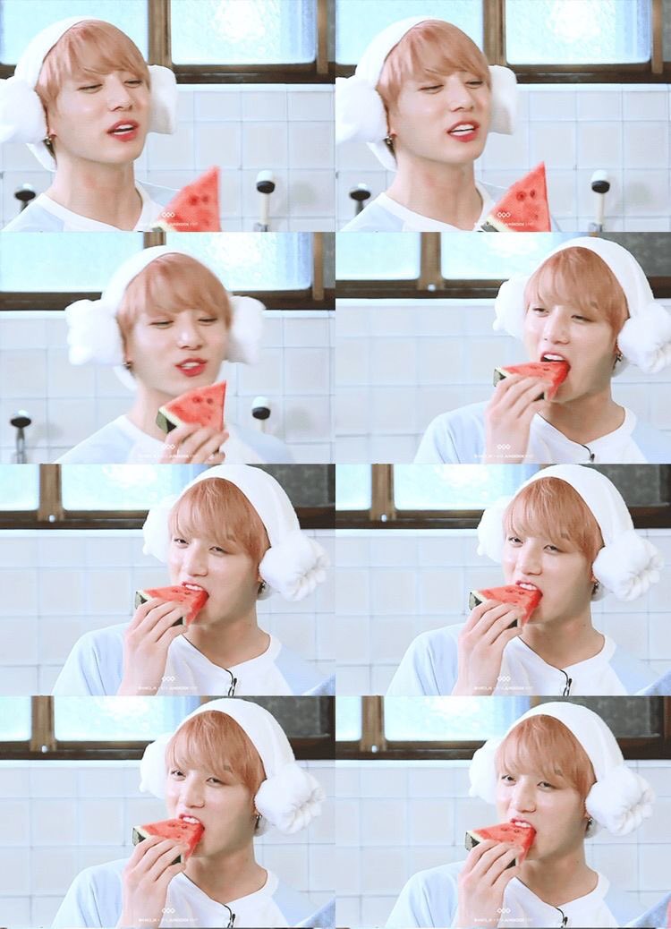 onlybtsnow82's tweet photo. ¿Alguien que me explique cómo estás fotos pueden ser tan adorables? 
•
•
#JEONJUNGKOOK #bts #army #lovebts #bangtan #BangtanBoys #bangtansonyeondan #jungkook #kookie #bighit #btsxarmy https://t.co/EiR0cNnSog