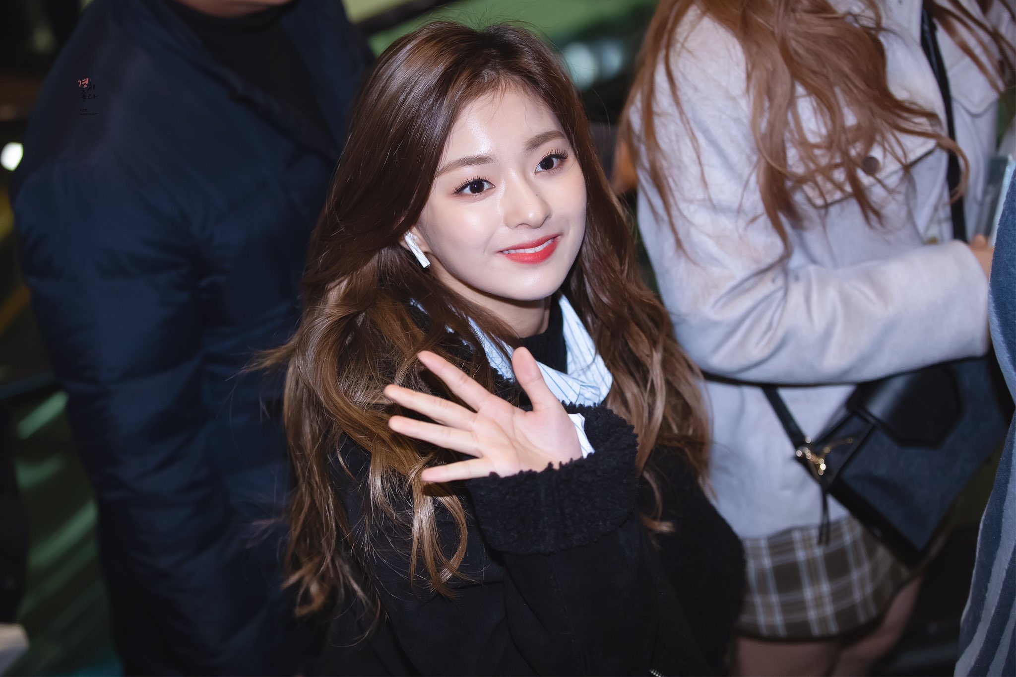 DyIt0-mVYAAS0qQ.jpg:large