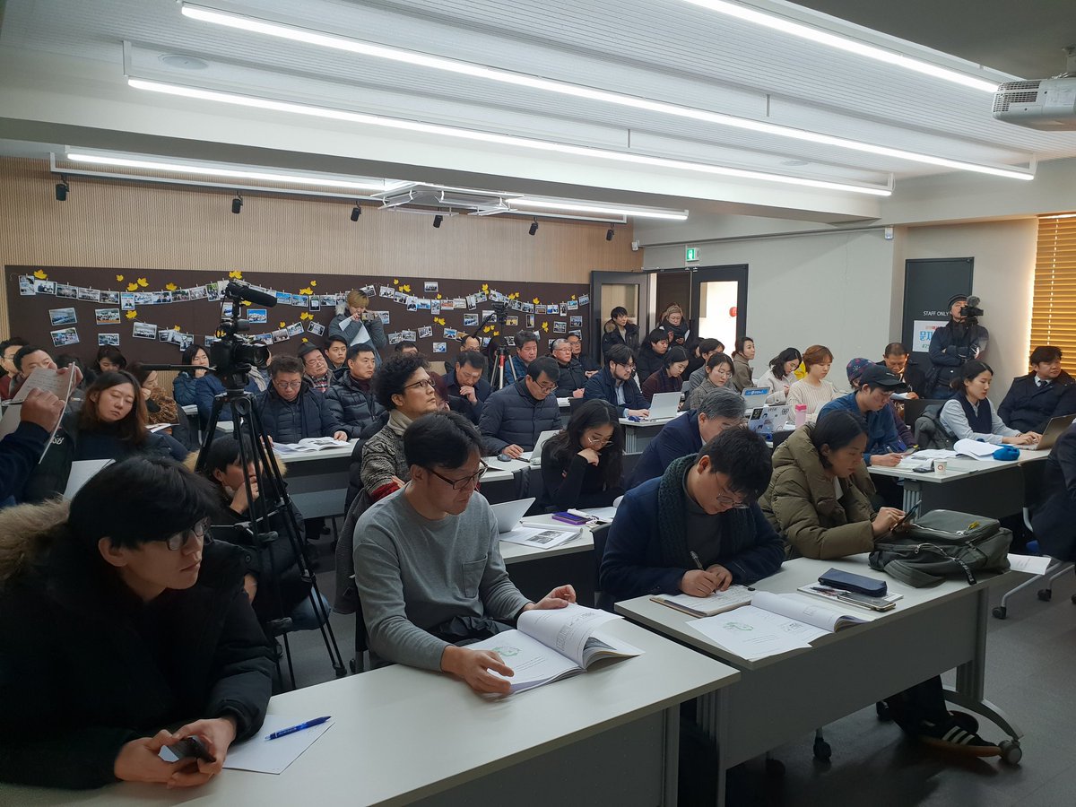 withccej's tweet photo. 지금 경실련 강당에서는

현행 재개발사업과
세운재정비촉진계획의 문제점을 짚어보고,
바람직한 #세운상가 일대
정비방향을 모색하는
토론이 진행중입니다.

경실련 강당이 가득찰정도로
많은 분들이 관심을 갖고 참석해주셨습니다. https://t.co/BEt01RSiQB