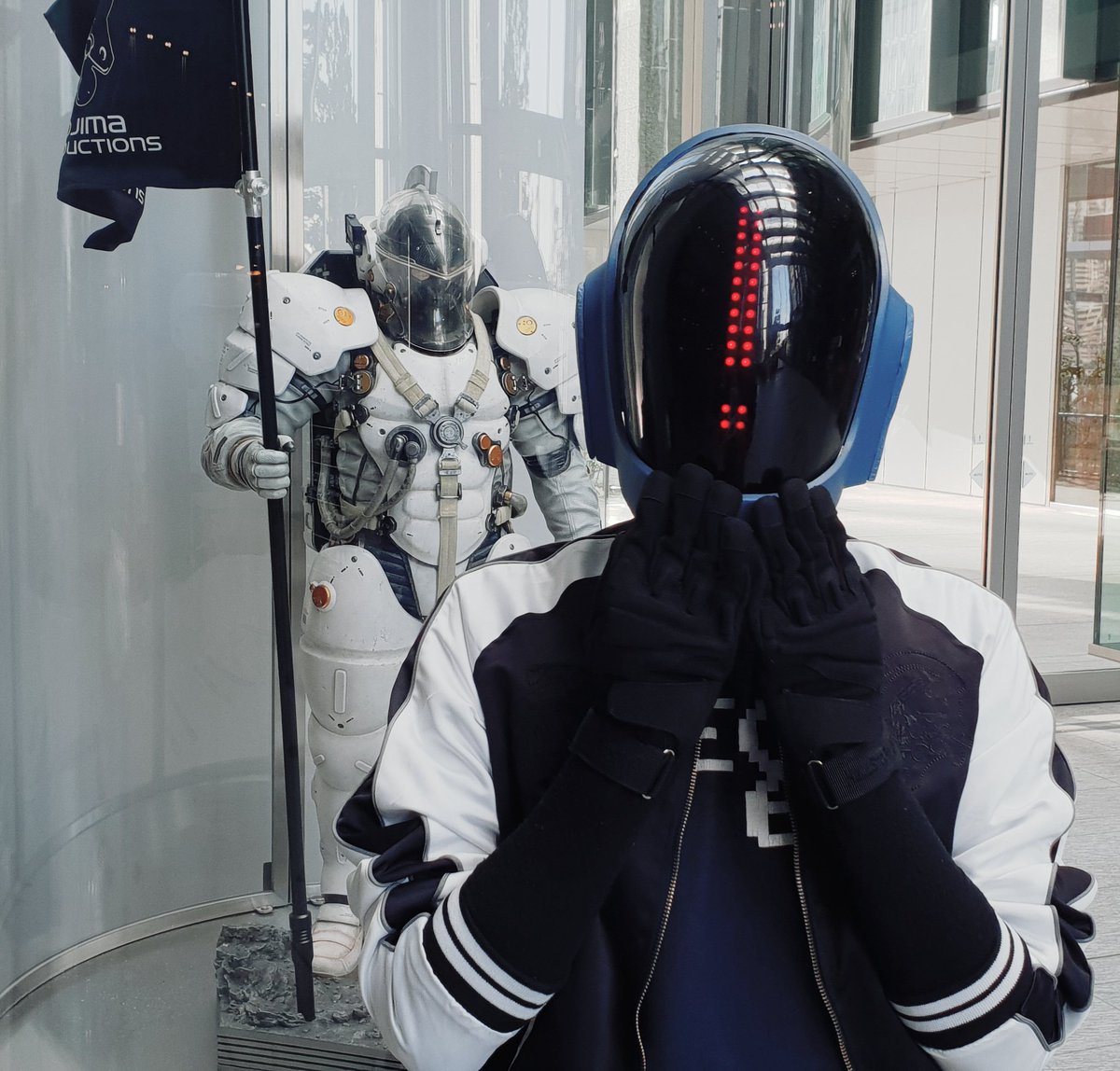 dax_exe's tweet photo. Daxbot came all the way from Australia🇦🇺 to meet Ludens, at his favourite game studio, @KojiPro2015!

@Kojima_Hideo @HIDEO_KOJIMA_EN @akisaitokojipro @Kaizerkunkun @Ken1555 https://t.co/TNUiSl86Kd