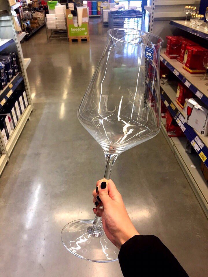 bizzlearix's tweet image. Я имею ввиду это, когда говорю, что выпью только один бокальчик