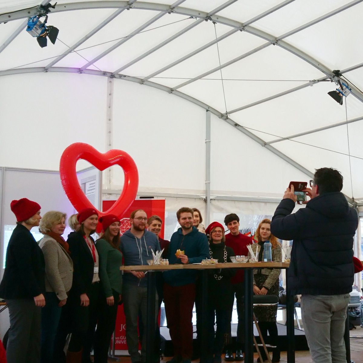 uni_mainz's tweet photo. We love JGU and you? Zeig uns deinen Moment am Tag der offenen Tür!
#student4aday #unimainz #jgumainz https://t.co/pGS24iSxt5