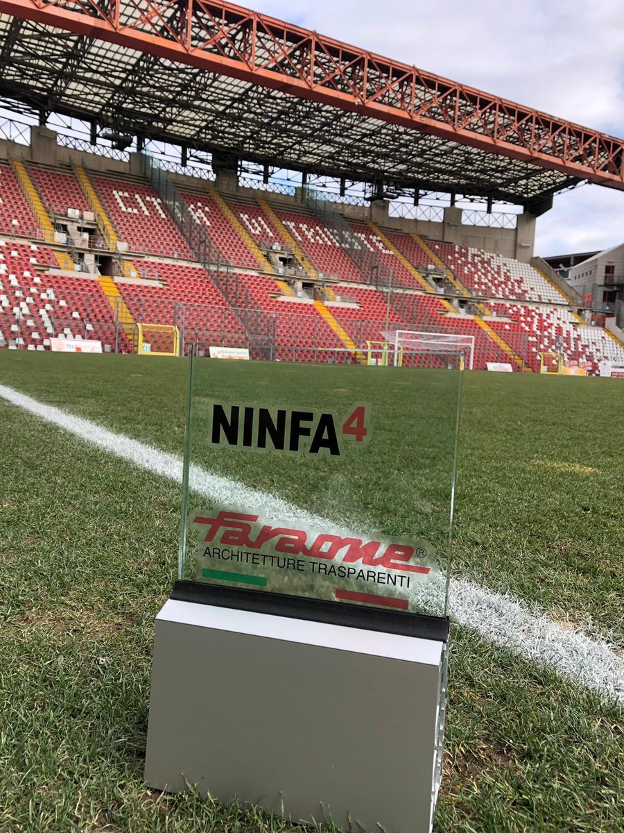 Faraonesrl's tweet image. Il parapetto Ninfa #Stadio sta arrivando con portate fino a 1000 kg/m: indicato fortemente per tutti i luoghi pubblici affollatissimi. Evita soluzioni o approcci improvvisati e affidati ai professionisti di Faraone. 
&amp;gt; bit.ly/2EfrF8g 

#vetro #norma #spettacolo #railing