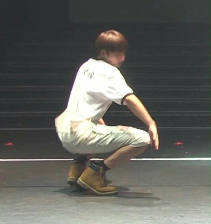 riri saw hobi!!!! tweet media