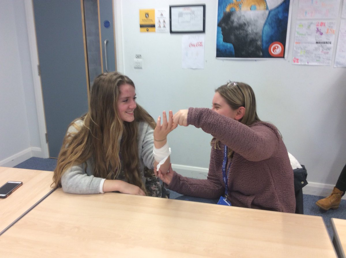 HC6F_College's tweet photo. Sixther formers learning essential first aid skills! #HC6F https://t.co/jOKQcdfQKD