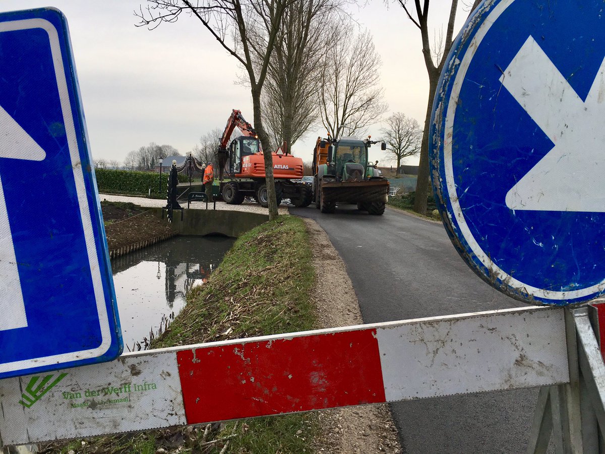 jodokus76's tweet photo. Hoewel we ons best doen de overlast tot een minimum te beperken, is enkele minuten oponthoud bij baggeren langs smalle wegen soms onvermijdelijk. Dank voor uw begrip! @wsrivierenland https://t.co/A86CoUFbpG